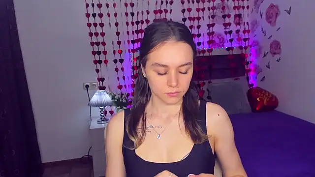 Snapshot of EmelyMason chatting on 03/06/26, 09:39 EmelyMason online show from 03/06/26, 09:39