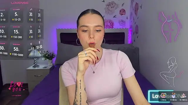 Snapshot of EmelyMason chatting on 04/10/26, 06:07 EmelyMason online show from 04/10/26, 06:07