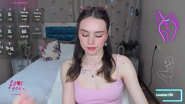 Snapshot of EmelyMason chatting on 04/15/26, 05:36 EmelyMason online show from 04/15/26, 05:36