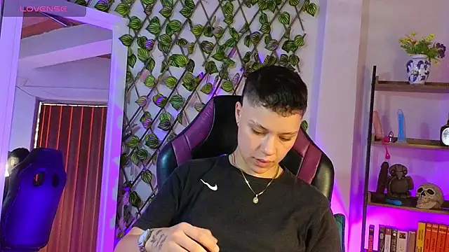 demimoore222 online show from 03/08/25, 08:25