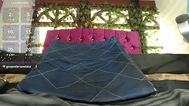 Snapshot of sara23__ chatting on 12/19/25, 03:41 sara23 online show from 12/19/25, 03:41