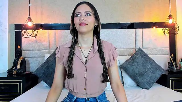 LiliJensen online show from 11/17/25, 08:14