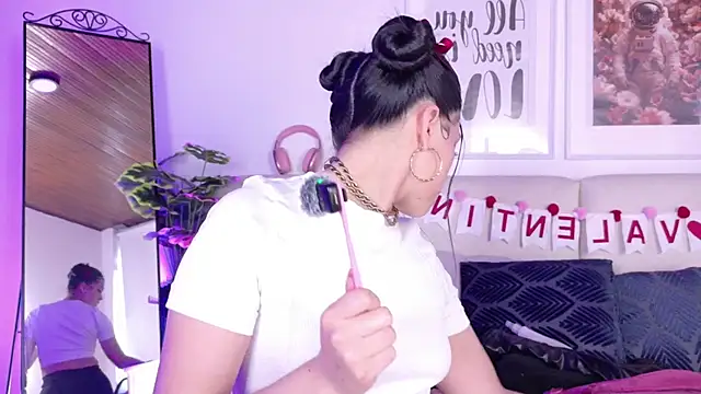 SaritaBratz online show from 02/12/26, 09:10