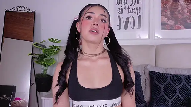 SaritaBratz online show from 02/25/26, 08:51