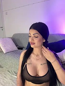 Snapshot of IrisRossie chatting on 05/20/26, 05:35 IrisRossie online show from 05/20/26, 05:35