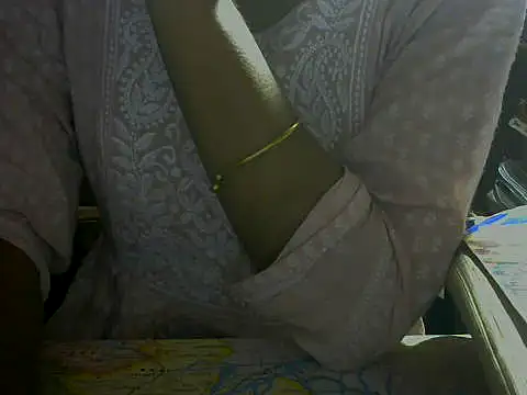 Snapshot of mayra89 chatting on 10/13/25, 01:05 mayra89 online show from 10/13/25, 01:05