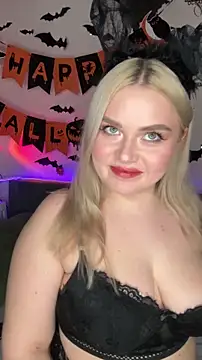 Snapshot of April_Vancee chatting on 10/31/25, 03:57 April Vancee online show from 10/31/25, 03:57