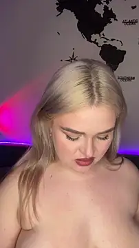 Snapshot of April_Vancee chatting on 11/29/25, 02:42 April Vancee online show from 11/29/25, 02:42