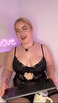 Snapshot of April_Vancee chatting on 04/12/26, 12:21 April Vancee online show from 04/12/26, 12:21