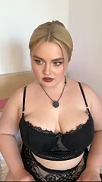 Snapshot of April_Vancee chatting on 04/16/26, 12:06 April Vancee online show from 04/16/26, 12:06