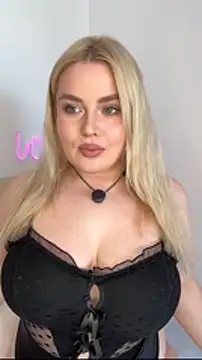 Snapshot of April_Vancee chatting on 04/18/26, 11:03 April Vancee online show from 04/18/26, 11:03