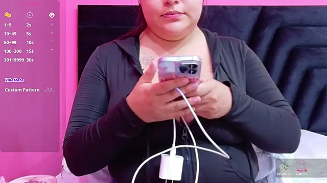 Snapshot of playfulcurvy chatting on 09/27/25, 06:13 playfulcurvy online show from 09/27/25, 06:13