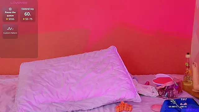 Snapshot of playfulcurvy chatting on 10/01/25, 09:32 playfulcurvy online show from 10/01/25, 09:32