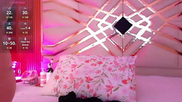 Snapshot of playfulcurvy chatting on 10/02/25, 07:54 playfulcurvy online show from 10/02/25, 07:54