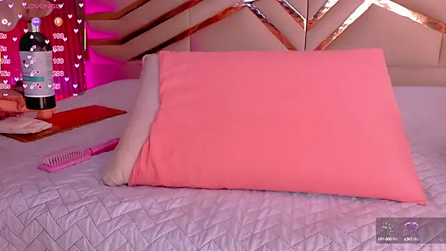 Snapshot of playfulcurvy chatting on 10/03/25, 07:44 playfulcurvy online show from 10/03/25, 07:44