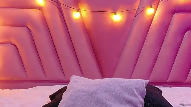 Snapshot of playfulcurvy chatting on 10/05/25, 07:45 playfulcurvy online show from 10/05/25, 07:45