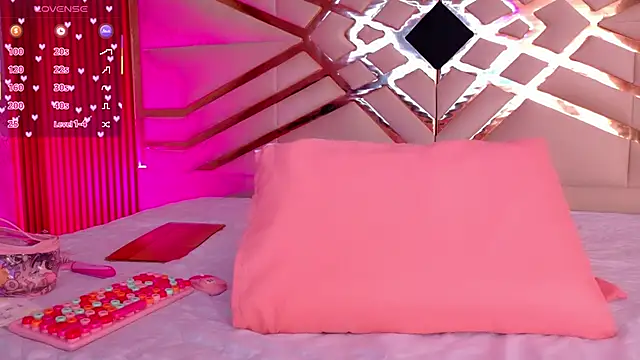 Snapshot of playfulcurvy chatting on 10/07/25, 07:44 playfulcurvy online show from 10/07/25, 07:44