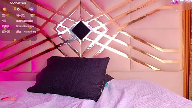 Snapshot of playfulcurvy chatting on 10/12/25, 12:26 playfulcurvy online show from 10/12/25, 12:26