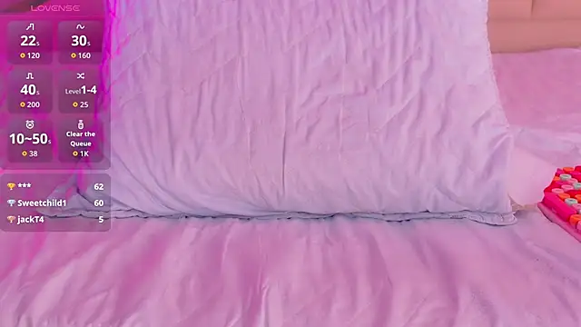 Snapshot of playfulcurvy chatting on 10/22/25, 07:35 playfulcurvy online show from 10/22/25, 07:35