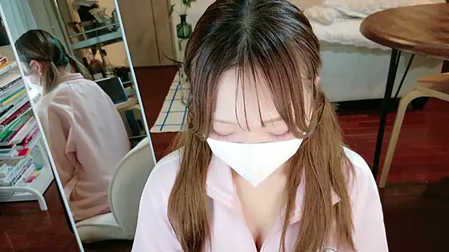 Snapshot of mami-pokoch chatting on 10/03/25, 01:08 mami-pokoch online show from 10/03/25, 01:08