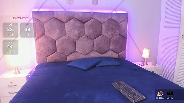 aurora collinss  online show from 03/14/25, 12:29