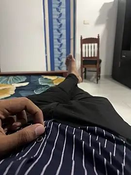 Snapshot of stranger__king786 chatting on 03/05/25, 05:39 stranger king786 online show from 03/05/25, 05:39