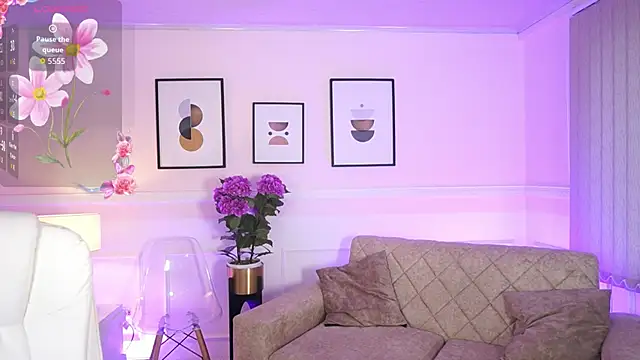 Snapshot of JulesBenett chatting on 09/15/25, 12:05 JulesBenett online show from 09/15/25, 12:05