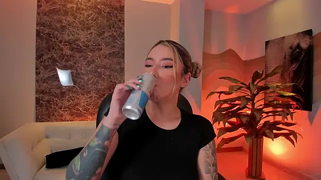 Snapshot of MaddisonCollins chatting on 03/07/26, 11:18 MaddisonCollins online show from 03/07/26, 11:18