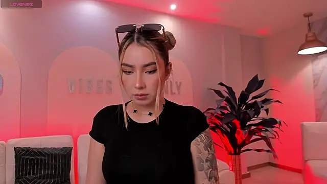 Snapshot of MaddisonCollins chatting on 04/02/26, 08:17 MaddisonCollins online show from 04/02/26, 08:17