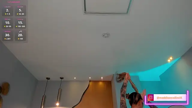 Snapshot of MaddisonCollins chatting on 04/10/26, 12:10 MaddisonCollins online show from 04/10/26, 12:10