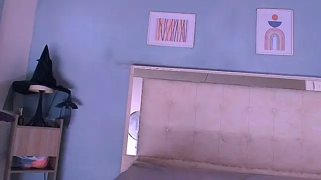 Snapshot of Emily_Castillo_1 chatting on 10/12/25, 04:44 Emily Castillo 1 online show from 10/12/25, 04:44