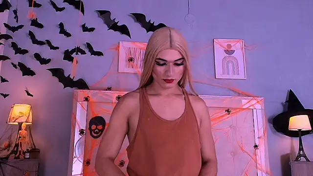 Snapshot of Emily_Castillo_1 chatting on 10/21/25, 05:41 Emily Castillo 1 online show from 10/21/25, 05:41