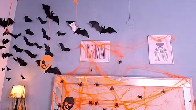 Snapshot of Emily_Castillo_1 chatting on 10/29/25, 04:59 Emily Castillo 1 online show from 10/29/25, 04:59