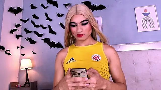 Snapshot of Emily_Castillo_1 chatting on 11/12/25, 04:35 Emily Castillo 1 online show from 11/12/25, 04:35