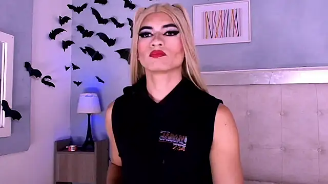 Snapshot of Emily_Castillo_1 chatting on 11/15/25, 05:16 Emily Castillo 1 online show from 11/15/25, 05:16