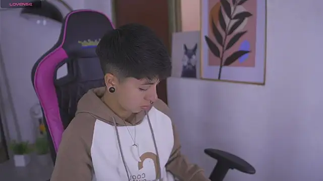 tommy blue online show from 09/22/25, 01:02