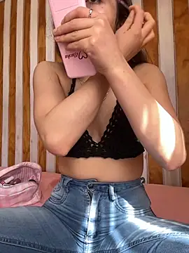 Snapshot of floooohv chatting on 10/07/25, 06:27 floooohv online show from 10/07/25, 06:27