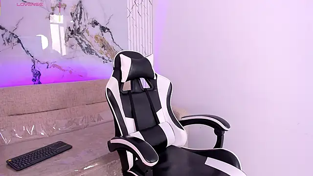 LexiAndDeker online show from 10/02/25, 05:20