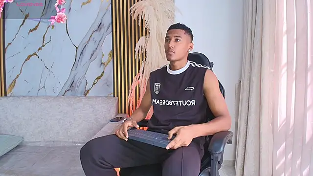 Snapshot of LexiAndDeker chatting on 12/01/25, 05:18 LexiAndDeker online show from 12/01/25, 05:18