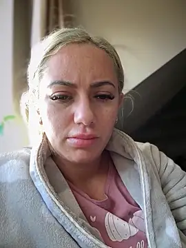 Snapshot of Jennifer24___ chatting on 02/14/26, 08:22 Jennifer24 online show from 02/14/26, 08:22