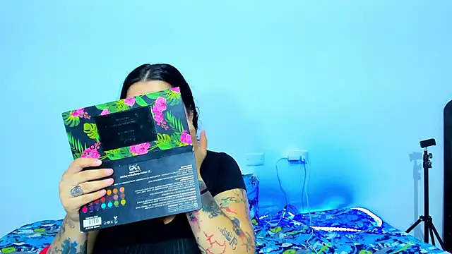 Snapshot of Celestte chatting on 03/04/25, 05:32 Celestte online show from 03/04/25, 05:32