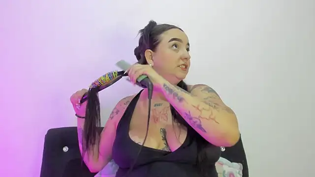 Snapshot of Celestte chatting on 09/29/25, 01:00 Celestte online show from 09/29/25, 01:00