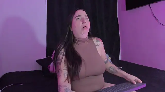 Snapshot of Celestte chatting on 11/30/25, 04:49 Celestte online show from 11/30/25, 04:49