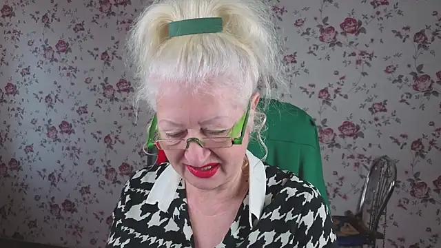 Maya Mayflower online show from 10/19/25, 04:02