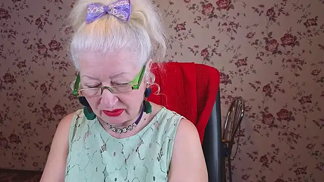 Maya Mayflower online show from 11/13/25, 04:11