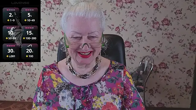 Snapshot of Maya_Mayflower chatting on 04/28/26, 03:11 Maya Mayflower online show from 04/28/26, 03:11