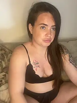 Snapshot of Sophie_23XX chatting on 04/12/26, 08:25 Sophie 23XX online show from 04/12/26, 08:25