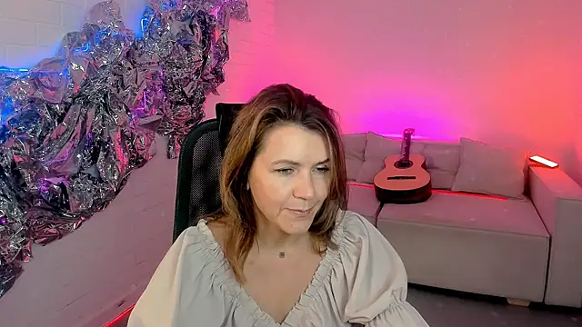 NicoleHitman online show from 09/19/25, 09:11