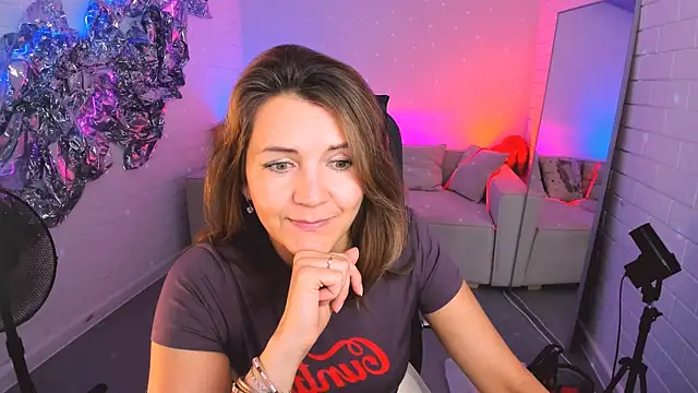 NicoleHitman online show from 09/30/25, 09:25