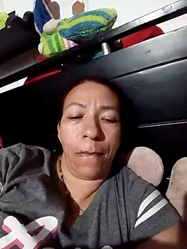 Snapshot of Antonela45 chatting on 12/20/25, 11:45 Antonela45 online show from 12/20/25, 11:45